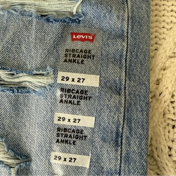 Levi’s Ribcage Straight Ankle Distressed Jean Size 29x27 - Picture 2 of 7